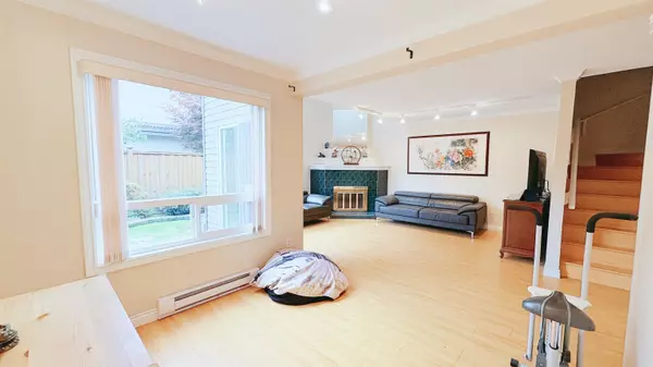 Richmond, BC V6Y 2E6,8631 No.3 RD #11