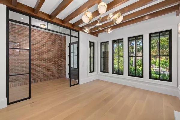 Surrey, BC V4A 5W2,2422 Christopherson RD