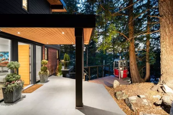 West Vancouver, BC V7W 1Y7,6224 St Georges PL