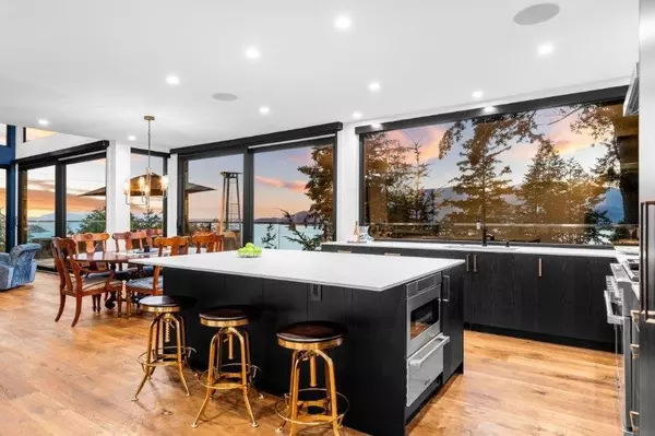 West Vancouver, BC V7W 1Y7,6224 St Georges PL