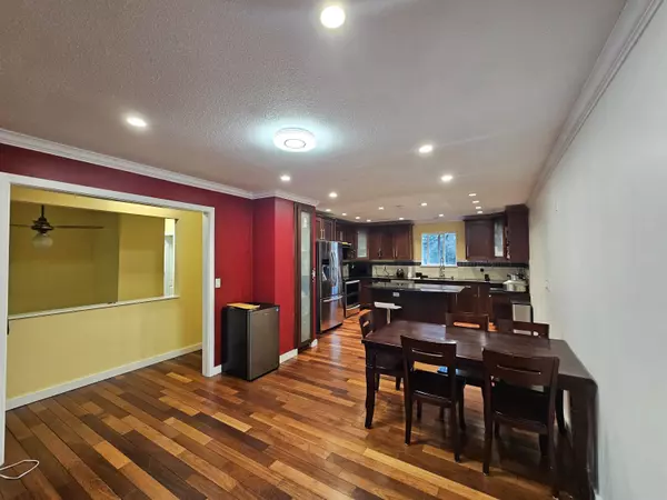 Coquitlam, BC V3E 1E5,1208 Entrance CT