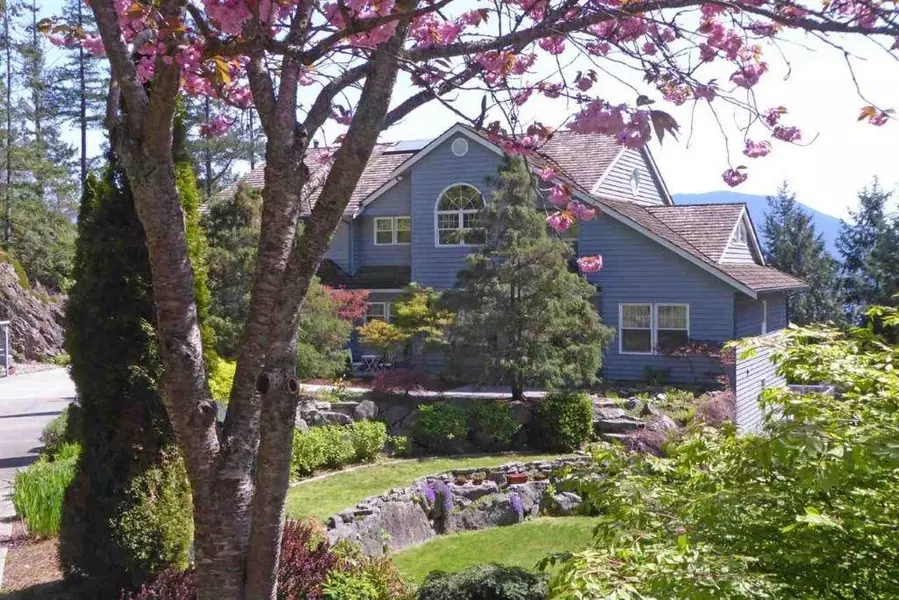 63 Chadwick RD, Gibsons, BC V0N 1V6