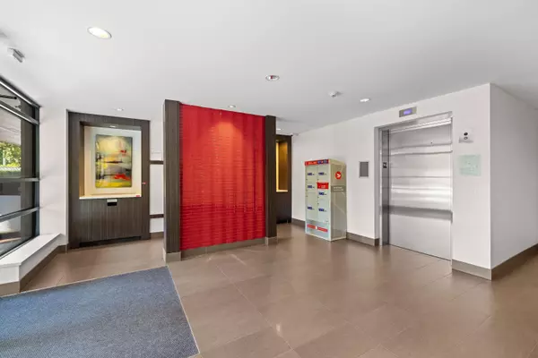 Surrey, BC V3T 4E6,13919 Fraser HWY #205