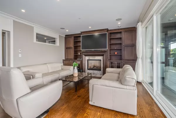 West Vancouver, BC V7V 2Z1,2638 Queens AVE