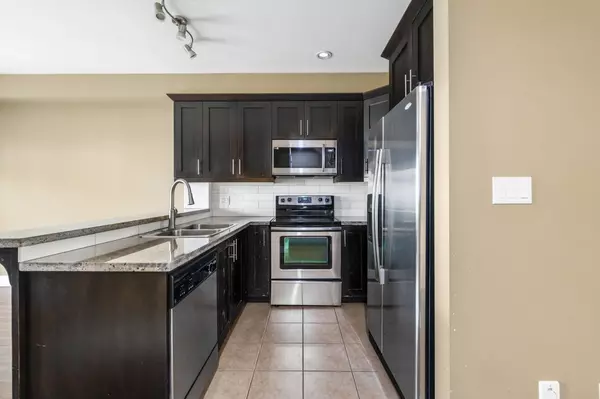 Surrey, BC V4N 6K8,8418 163 ST #10