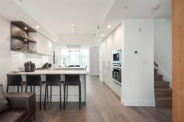 North Vancouver, BC V7P 0C9,2070 Curling RD #124