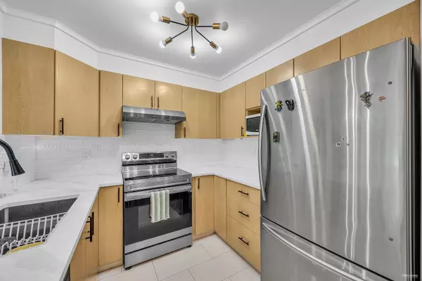 Surrey, BC V3R 0Y6,15220 Guildford DR #310