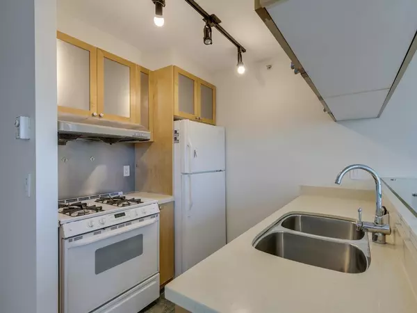 Vancouver, BC V6E 4R7,1003 Burnaby ST #706