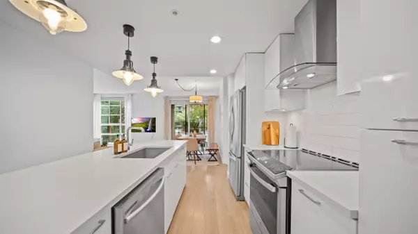 North Vancouver, BC V7M 0E7,719 W 3rd ST #204