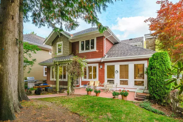 15055 20th AVE #8, Surrey, BC V4A 9Y2