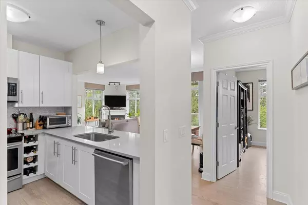 Surrey, BC V4A 1V4,15323 17a AVE #302