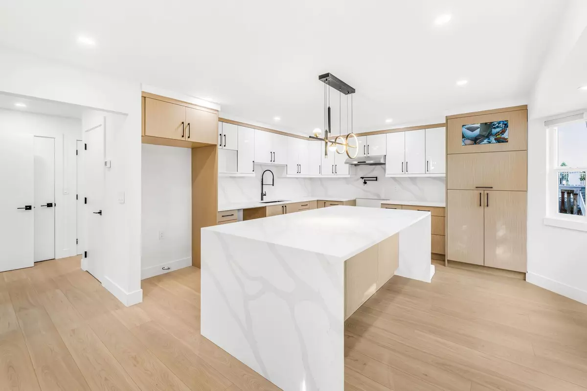 Surrey, BC V3W 2C5,14278 Hyland RD