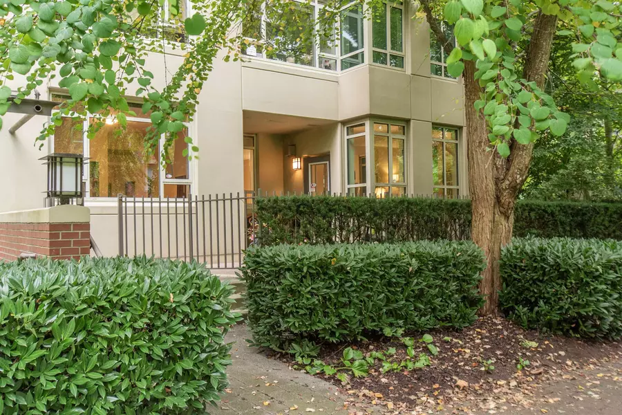 2799 Yew ST #101, Vancouver, BC V6K 4W2