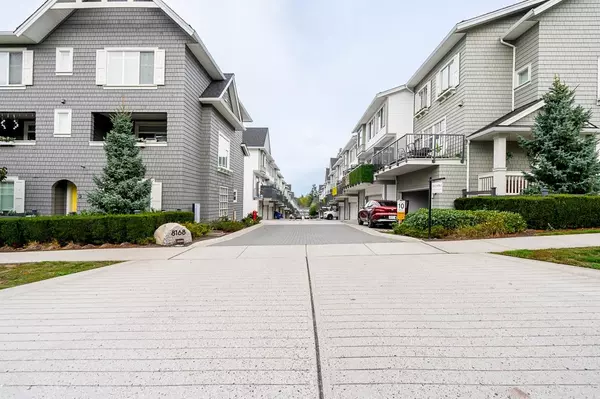 Surrey, BC V3W 2Z6,8168 136a ST #140