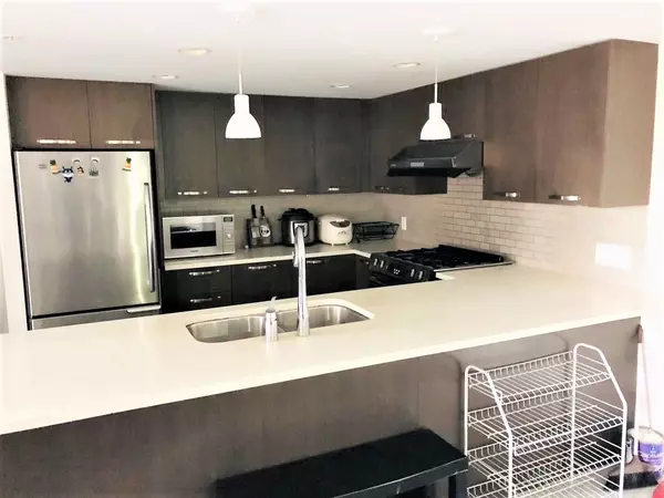 Richmond, BC V6Y 0E1,6888 Cooney RD #203