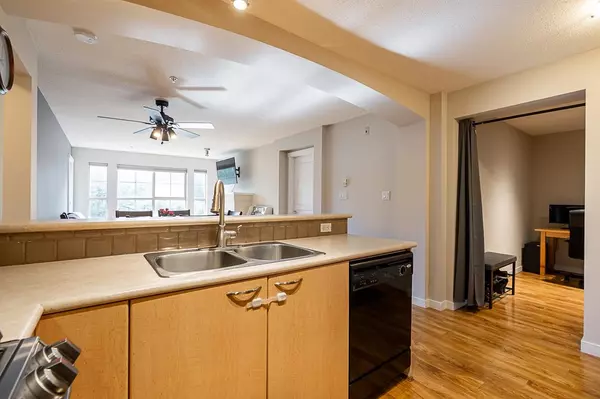 Coquitlam, BC V3E 3R9,2958 Silver Springs BLVD #211