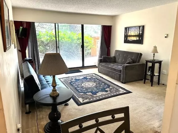 Surrey, BC V3R 1J6,14935 100 AVE #110