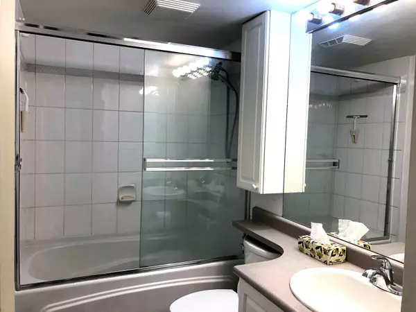 Vancouver, BC V6K 2N2,2130 W 12th AVE #105