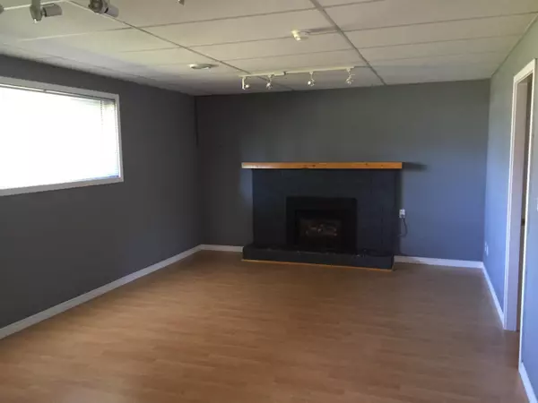 Surrey, BC V3R 3S2,10837 145a ST