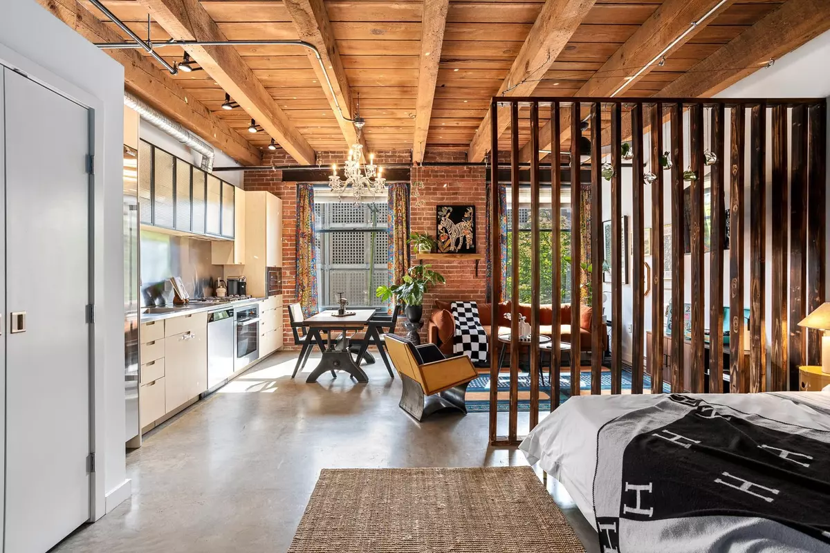 Vancouver, BC V6A 0A5,55 E Cordova ST #310