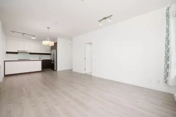 Coquitlam, BC V3J 0B6,555 Foster AVE #207