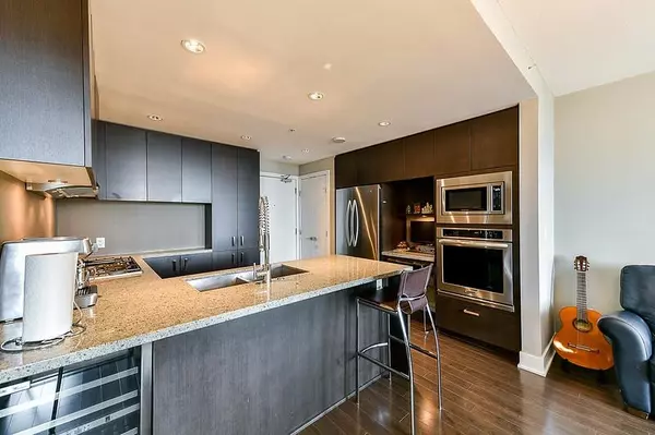 3008 Glen DR #2605, Coquitlam, BC V3B 0J5