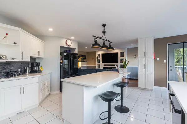 42602 Majuba Hill RD Yarrow, BC V2R 5H3