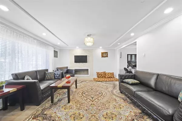 Burnaby, BC V3N 1J2,7768 18th AVE