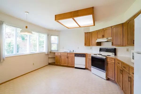 Maple Ridge, BC V2X 9T9,22515 116 AVE #107