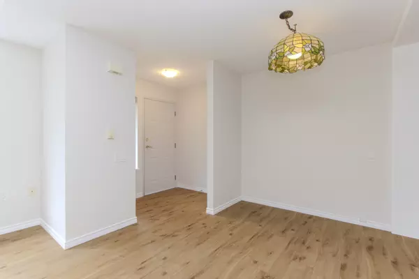 Squamish, BC V8B 0J7,1201 Pemberton AVE #13