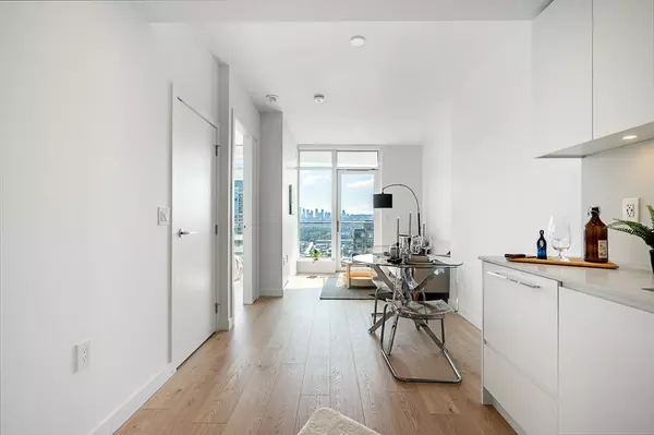 Burnaby, BC V5C 0N4,2181 Madison AVE #3110