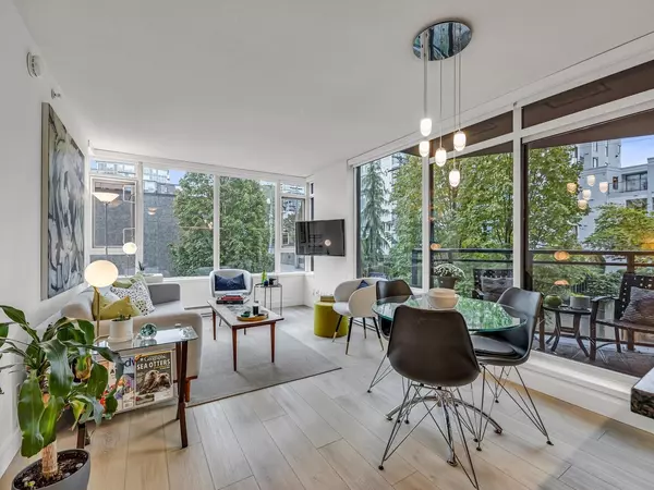 1650 W 7th AVE #301, Vancouver, BC V6J 5N1