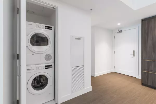 Richmond, BC V6Y 0L6,6328 W No.3 RD #854