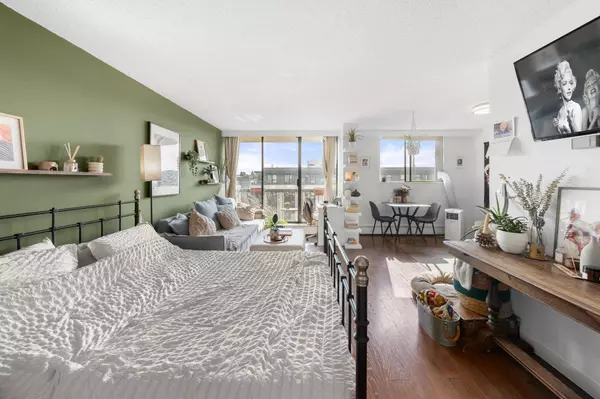 North Vancouver, BC V7L 3G8,145 St. Georges AVE #706