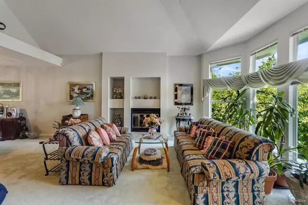 Coquitlam, BC V3B 6R3,1207 Durant DR