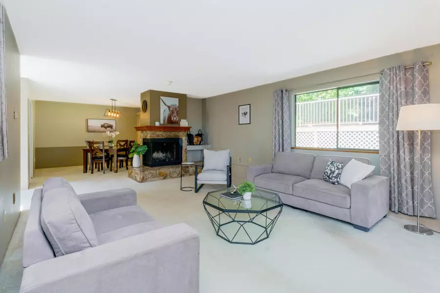 1261 Lansdowne DR, Coquitlam, BC V3E 1S6