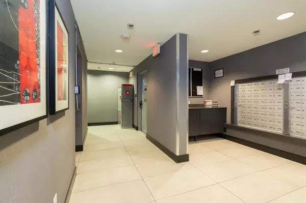 Burnaby, BC V5C 0G8,2200 Douglas RD #1901