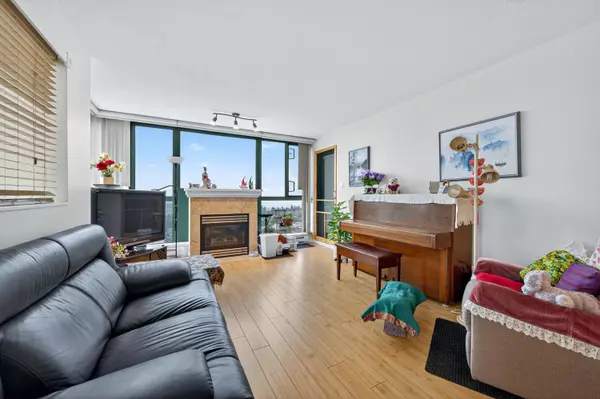 Burnaby, BC V5E 4M9,6659 Southoaks CRES #1803