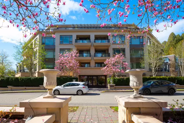 533 Waters Edge CRES #300, West Vancouver, BC V7T 0A2