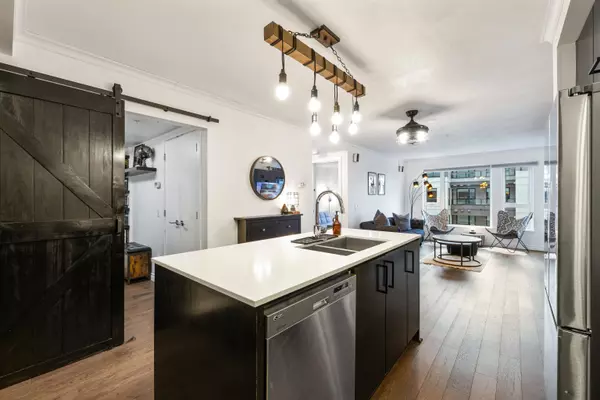 North Vancouver, BC V7L 0C1,221 E 3rd ST #318