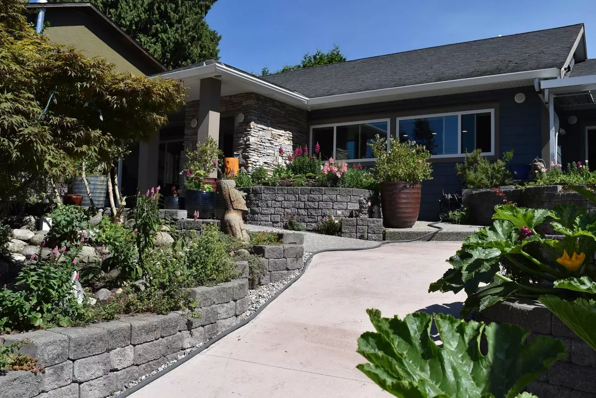 Sechelt, BC V7Z 0M2,6166 Norwest Bay RD