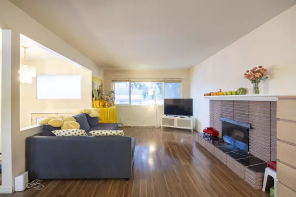 Burnaby, BC V5B 4M1,675 Duncan AVE