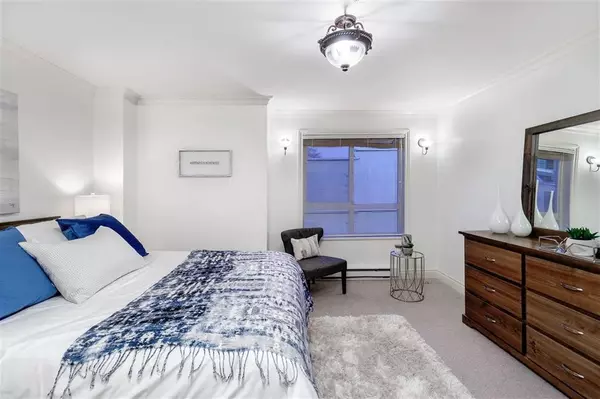North Vancouver, BC V7M 1Y9,128 W 21st ST #301