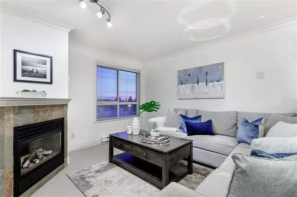 128 W 21st ST #301, North Vancouver, BC V7M 1Y9