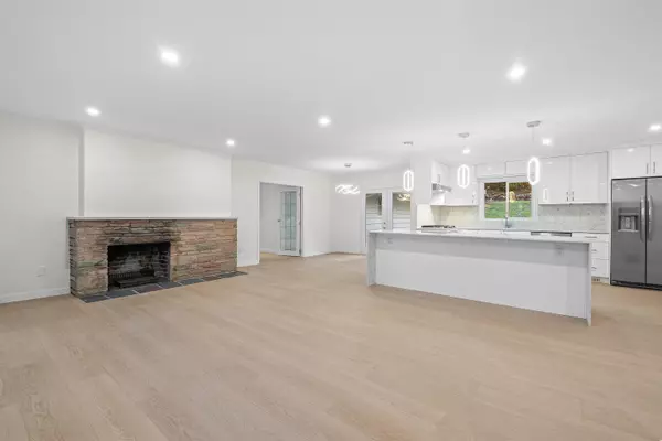 West Vancouver, BC V7S 1M3,441 Southborough DR