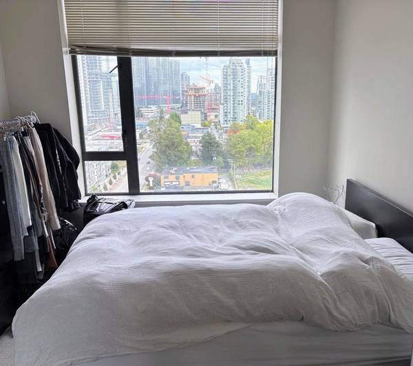 Burnaby, BC V5C 4B1,4250 Dawson ST #1703