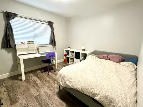 Burnaby, BC V3N 3J2,7688 Burgess ST