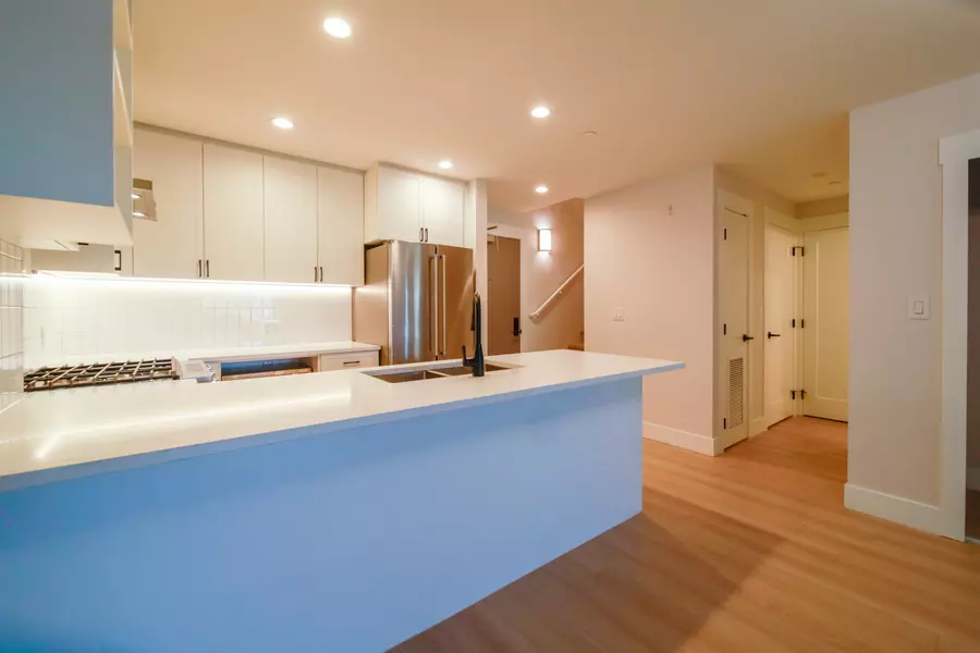 22265 Dewdney Trunk RD #102, Maple Ridge, BC V2X 3J1