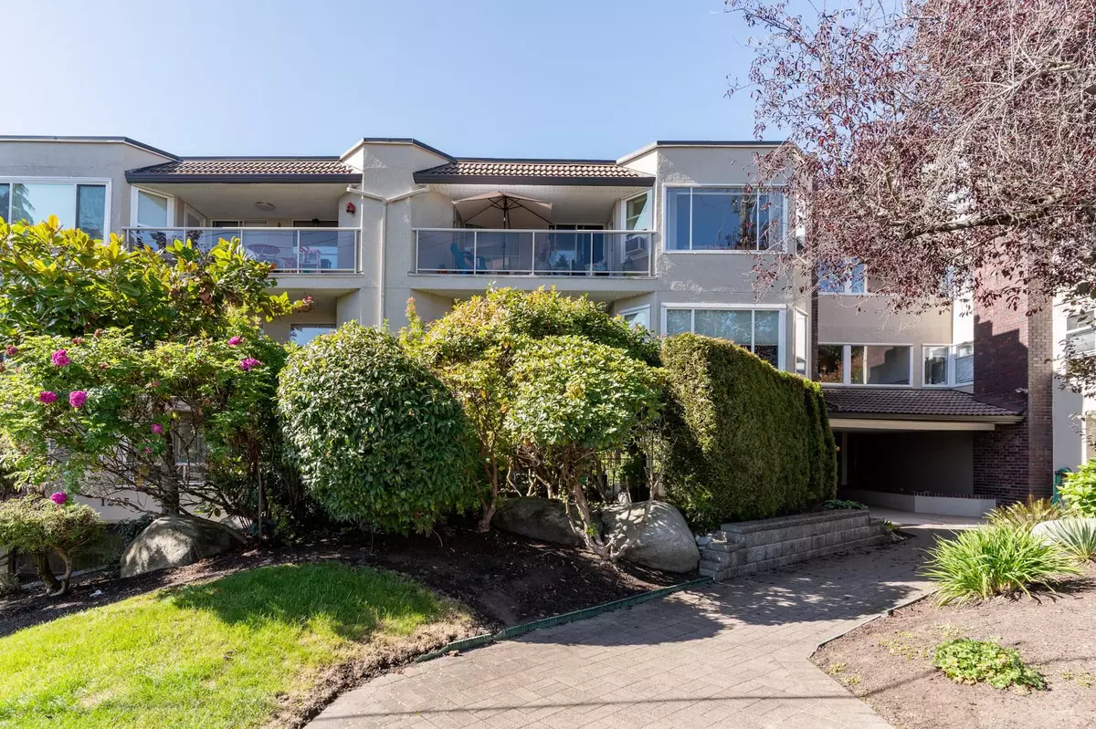 White Rock, BC V4B 4B8,1225 Merklin ST #501