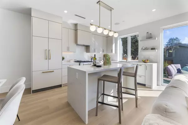 Vancouver, BC V6M 2P5,2138 W 48th AVE #2